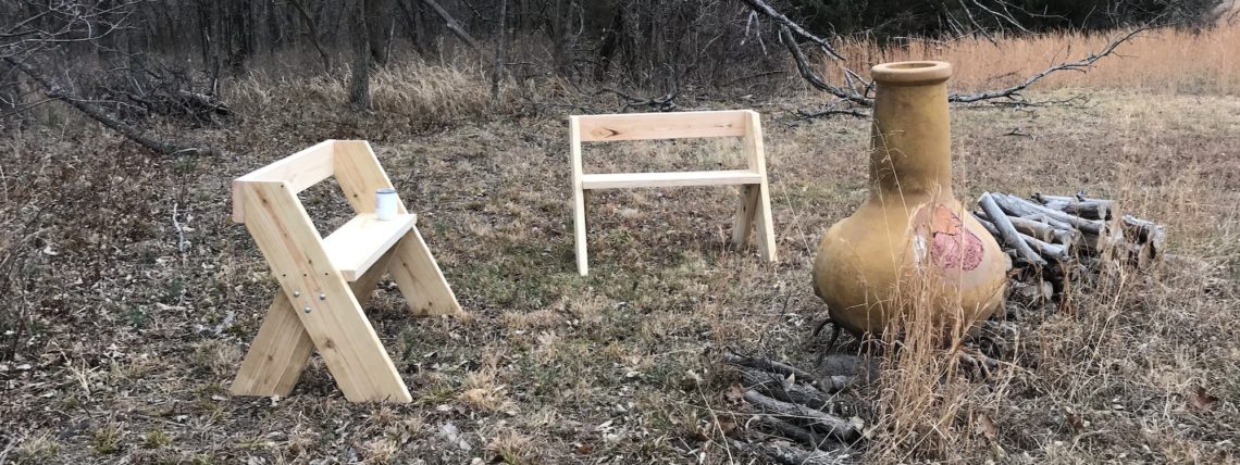 Chimenea and two benches on the edge of the woods
